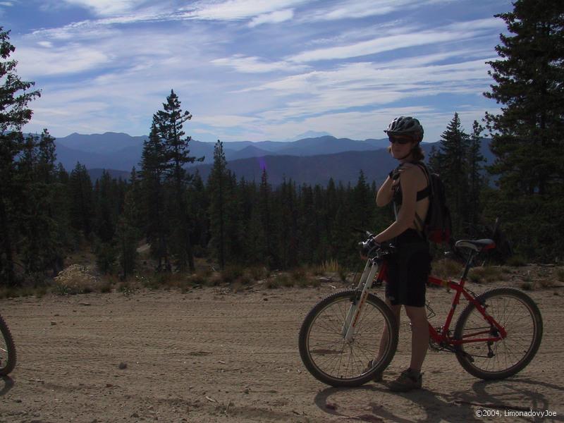 cyklista a  Mt. Rainier